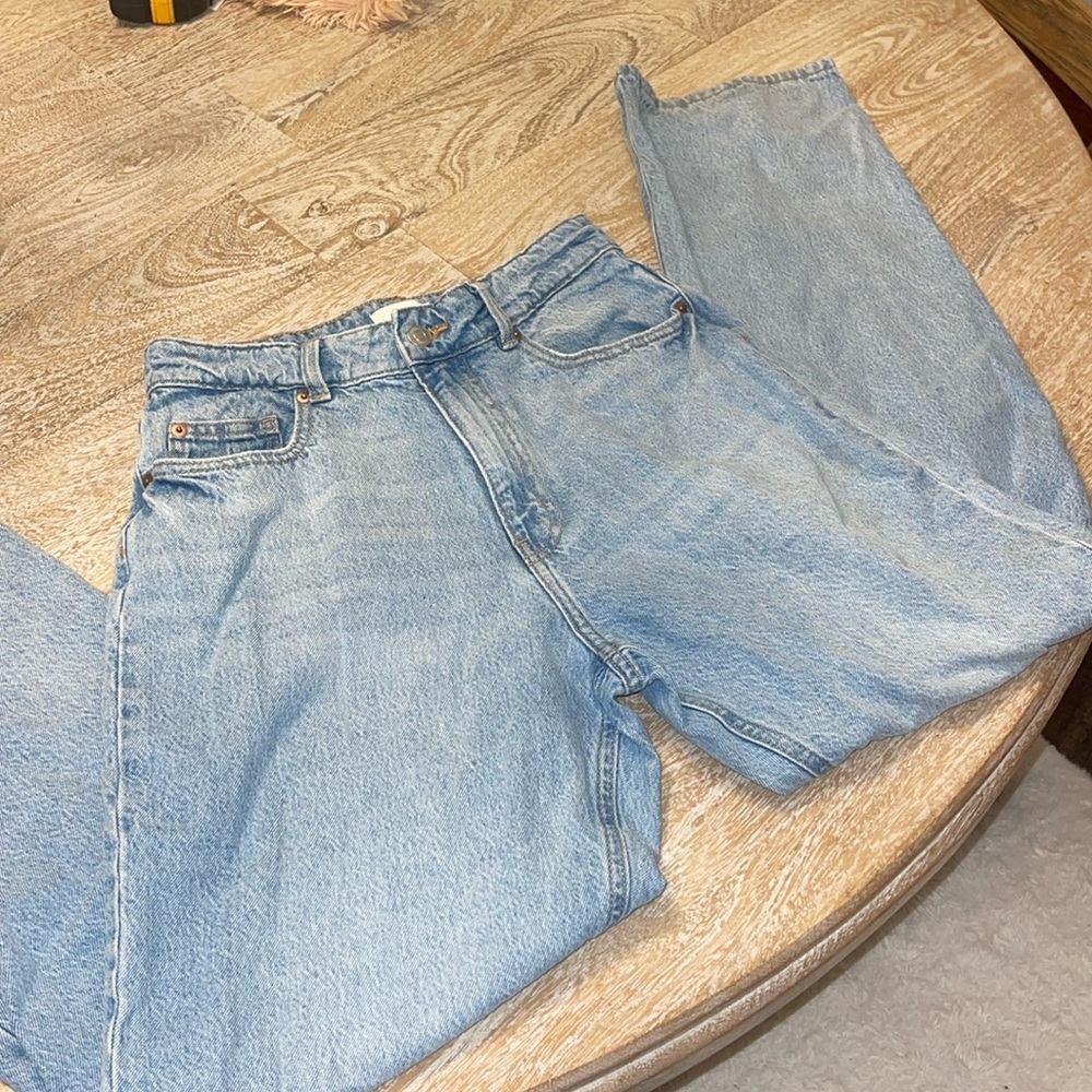 H&M ultra high waisted slim straight jeans size 6